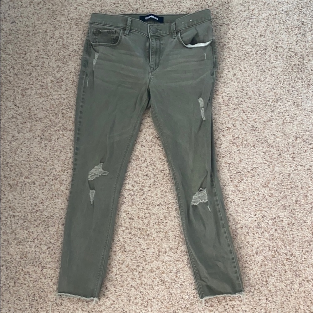 Army green cropped pants